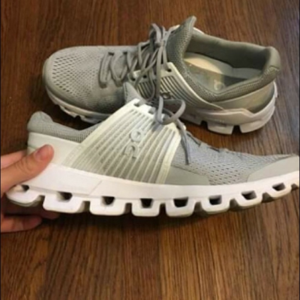 On Cloud Woman’s Running Shoes
